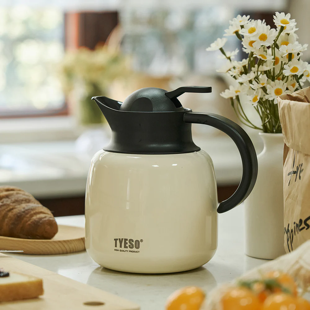 Vacuum Insulated Teapot with Strainer - Image 3